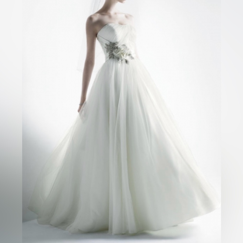 DAVID'S BRIDAL OLEG CASSINI White Wedding Dress Size 2P Ball Gown